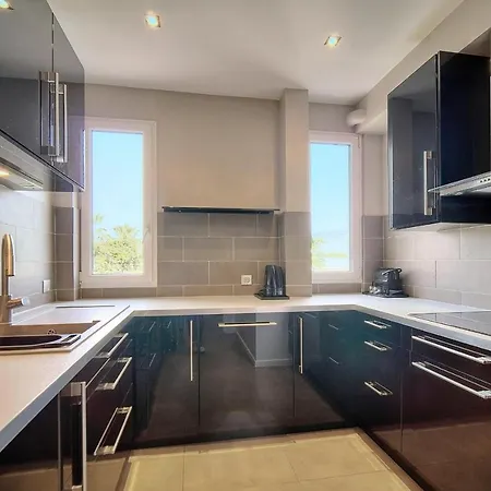 Immogroom - Large - Parking - Air Conditioning - Sea View - Wifi Apartment *